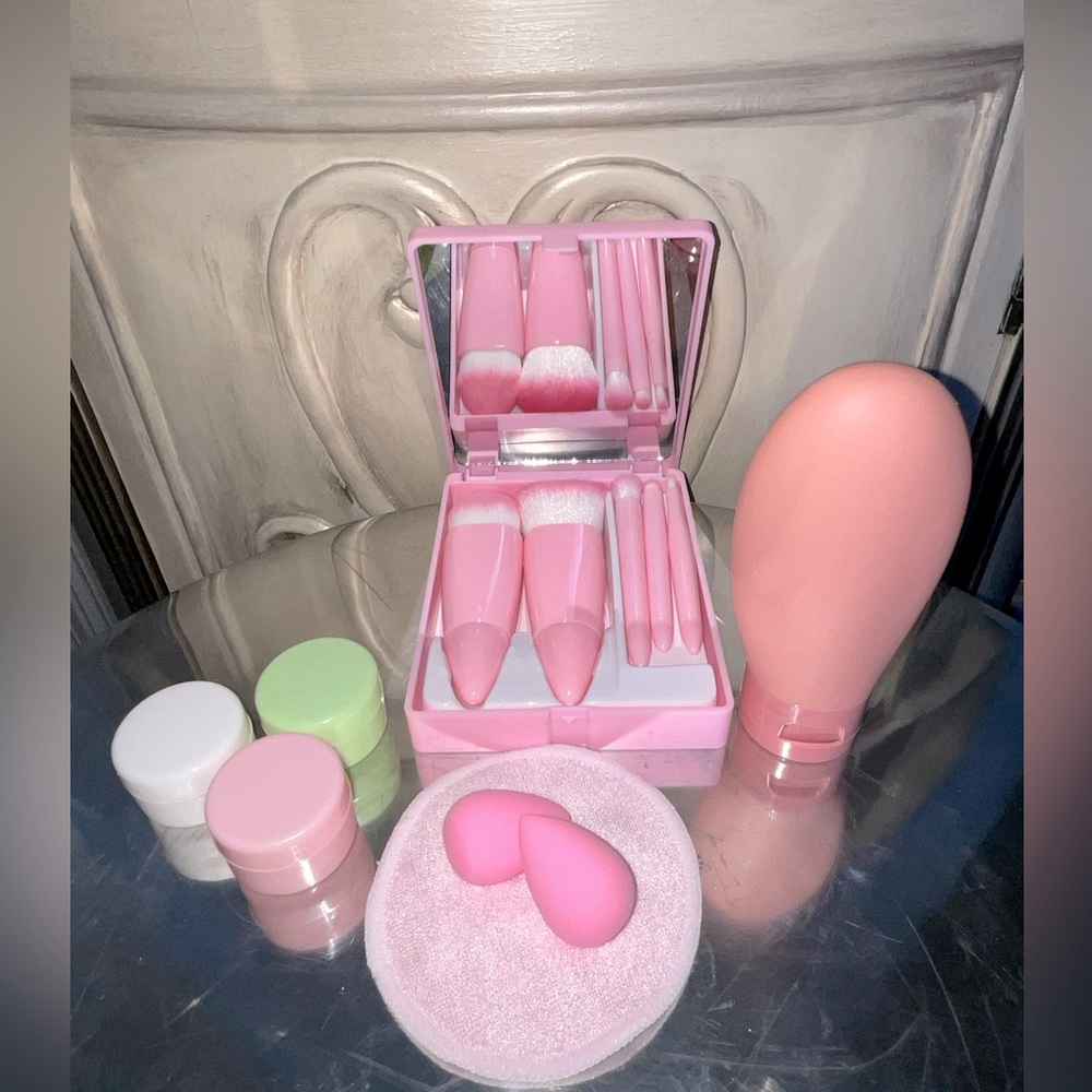 Travel Size Mini Makeup Brushes, travel
Set 8 pieces, Airport friendly.